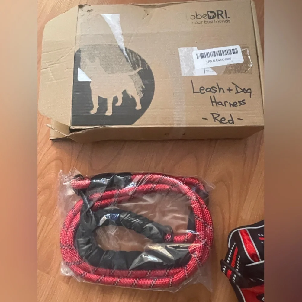 New Open Bx No-Pull Dog Safety Harness Adjustable Medium RED Matching Leash Tobi